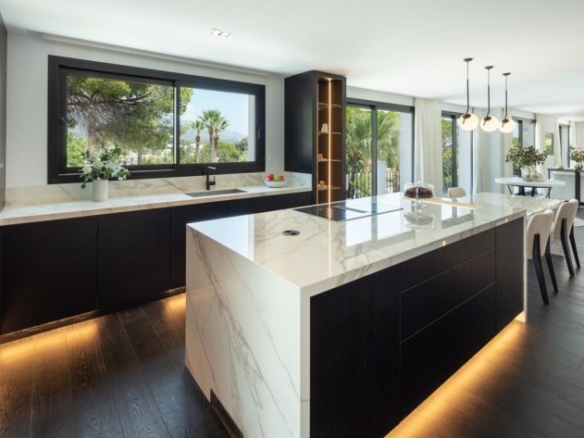 🏠✨ SOLD – Nueva Andalucía – 5B Modern Villa – Central 🌟