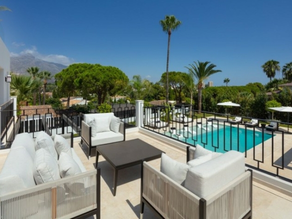 🏠✨ SOLD – Nueva Andalucía – 5B Modern Villa – Central 🌟