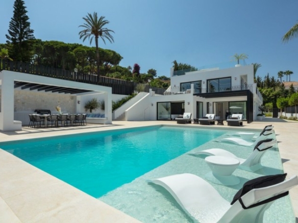 🏠✨ SOLD – Nueva Andalucía – 5B Modern Villa – Central 🌟