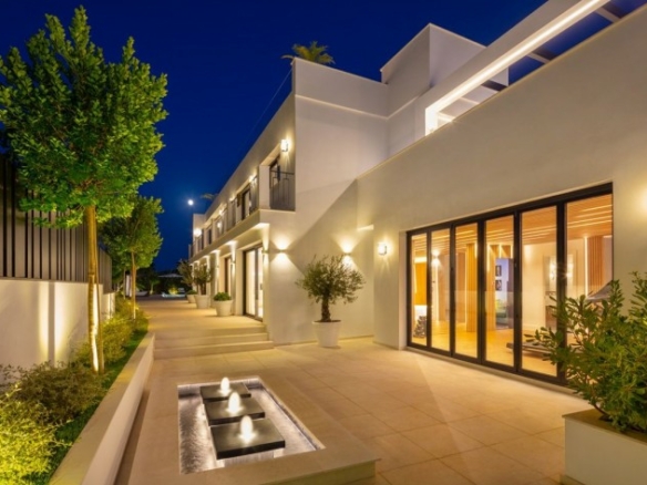 🏠✨ SOLD – Nueva Andalucía – 5B Modern Villa – Central 🌟