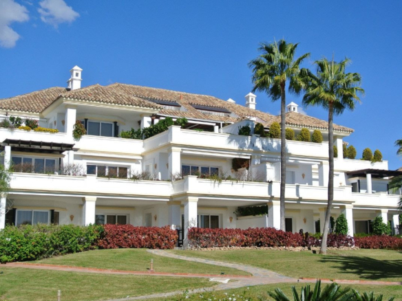 Golden Mile – 4B Penthouse – Sea views -Gated