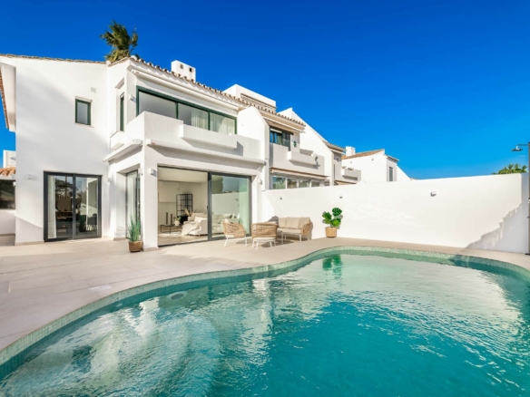 San Pedro -4B Townhouse – Turn Key -Near Facilities