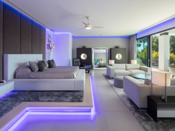 SOLD – Nueva Andalucia -Modern 5B Villa – Central – Key ready
