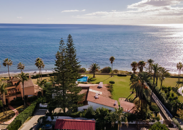 Estepona – 5B Beachfront Villa – To reform