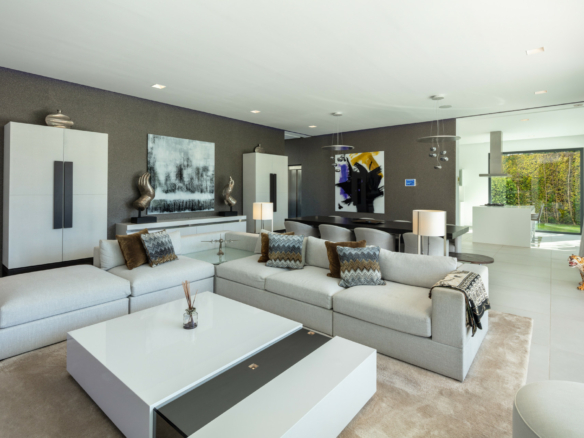 SOLD – Nueva Andalucia -Modern 5B Villa – Central – Key ready