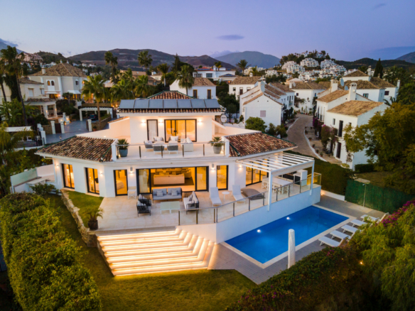 Nueva Andalucia – 5B Villa – Key Ready  – Sea Views