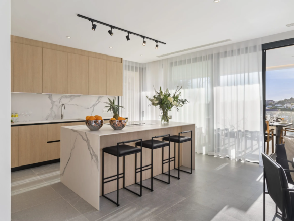 Nueva Andalucia – 5B Modern Villa -Key Ready – Panoramic Views