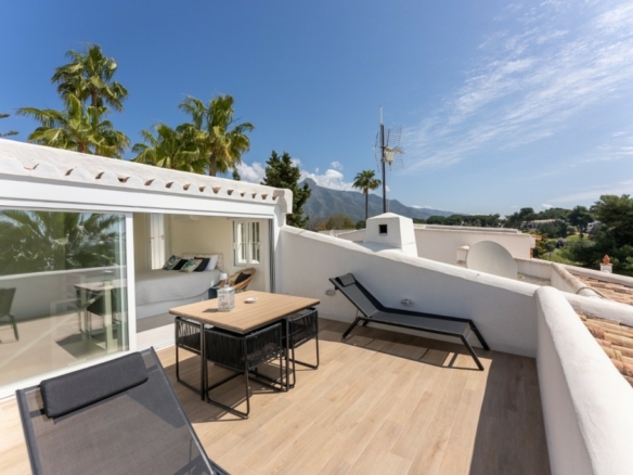 Nueva Andalucia – 3B Duplex Apt. – Close to facilities