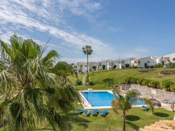Nueva Andalucia – 3B Duplex Apt. – Close to facilities
