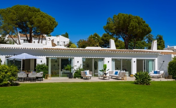 For sale – Nueva Andalucia –  Nice 3B Bungalow – Gated  -1st Line Golf