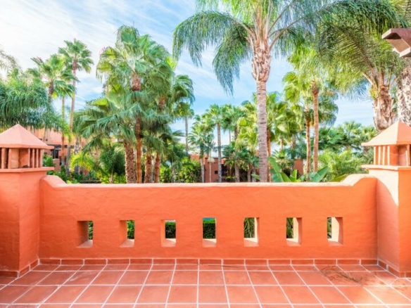 Golden Mile  – 3B Townhouse – Gated – Tropical Gardens