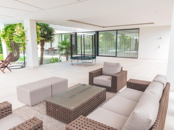 Benahavis – Modern 5B Villa – Gated Hilltop Community