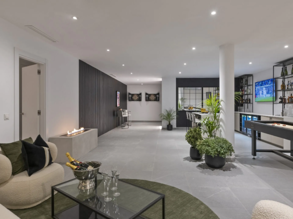 Nueva Andalucia – 5B Modern Villa -Key Ready – Panoramic Views