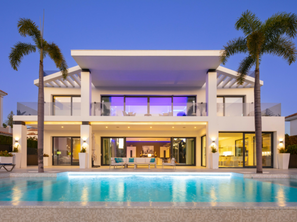 SOLD – Nueva Andalucia -Modern 5B Villa – Central – Key ready