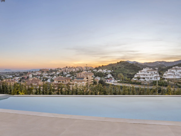 Nueva Andalucia – 5B Modern Villa -Key Ready – Panoramic Views