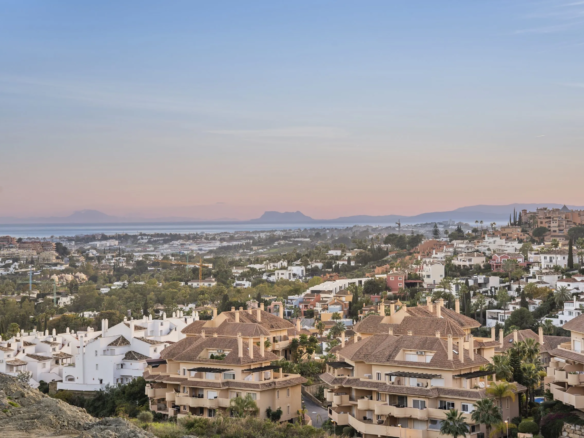 Nueva Andalucia – 5B Modern Villa -Key Ready – Panoramic Views