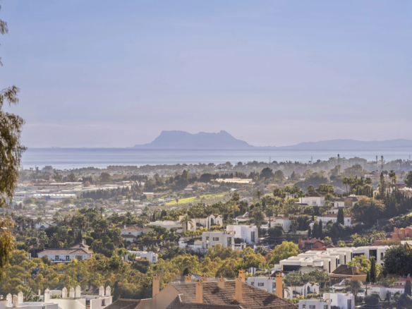 Nueva Andalucia – 5B Modern Villa -Key Ready – Panoramic Views