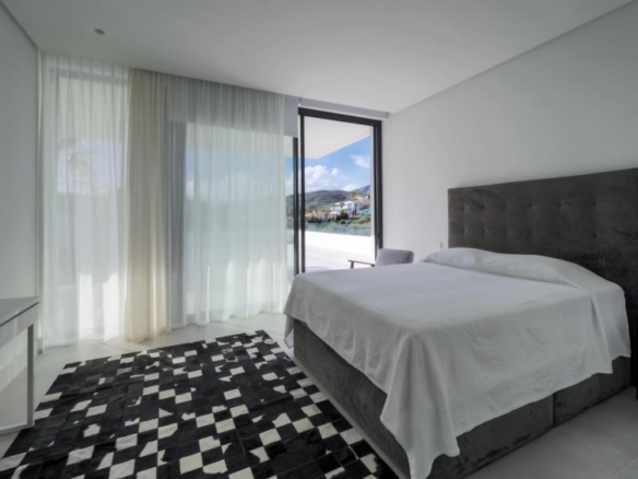 Benahavis – Modern 5B Villa – Gated Hilltop Community