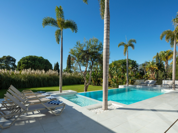 SOLD – Nueva Andalucia -Modern 5B Villa – Central – Key ready