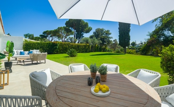 For sale – Nueva Andalucia –  Nice 3B Bungalow – Gated  -1st Line Golf