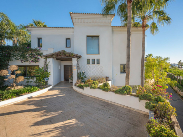 SOLD: Modern Villa in Golden Mile – Gated Tropical Community 🌴