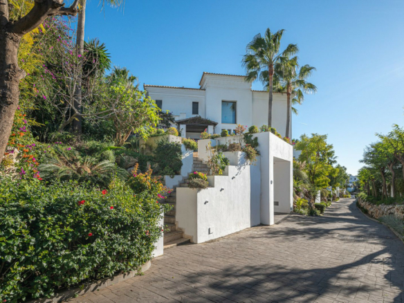 SOLD: Modern Villa in Golden Mile – Gated Tropical Community 🌴