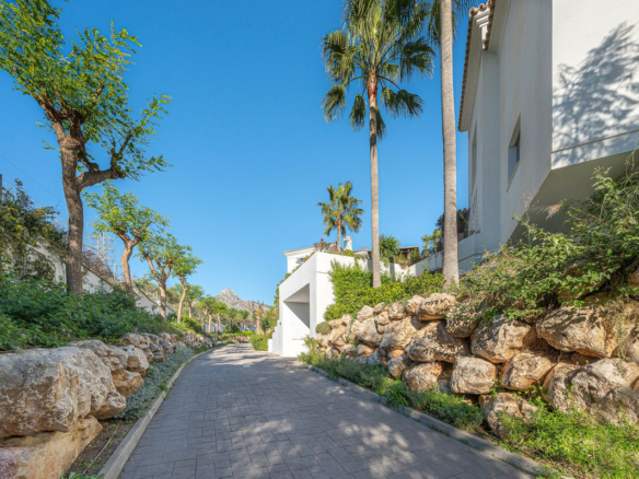 SOLD: Modern Villa in Golden Mile – Gated Tropical Community 🌴