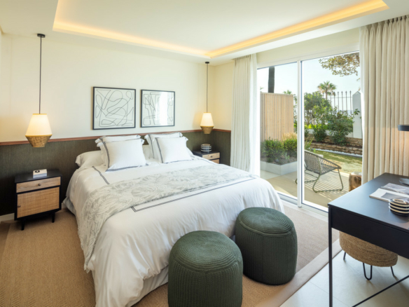 Golden Mile  – 5B Beachfront Villa – For Rent