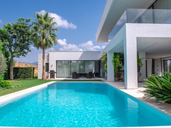Benahavis – Modern 5B Villa – Gated Hilltop Community
