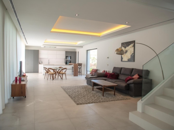 Benahavis – Modern 5B Villa – Gated Hilltop Community