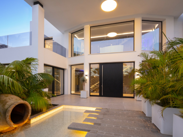 SOLD – Nueva Andalucia -Modern 5B Villa – Central – Key ready