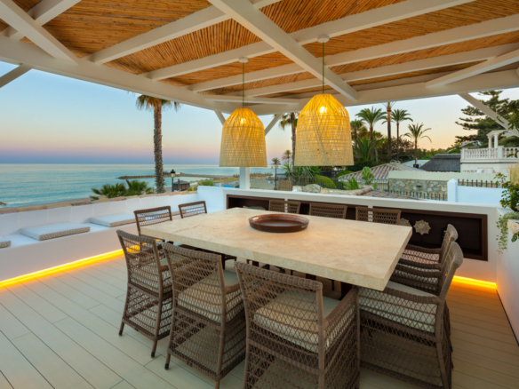 Golden Mile  – 5B Beachfront Villa – For Rent