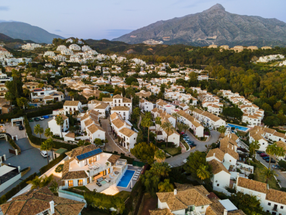 Nueva Andalucia – 5B Villa – Key Ready  – Sea Views
