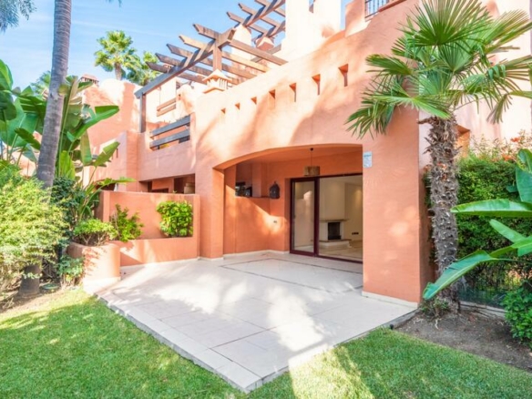 Golden Mile  – 3B Townhouse – Gated – Tropical Gardens