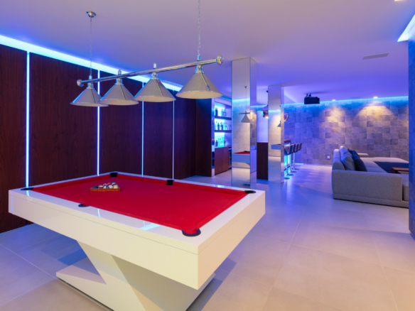 SOLD – Nueva Andalucia -Modern 5B Villa – Central – Key ready