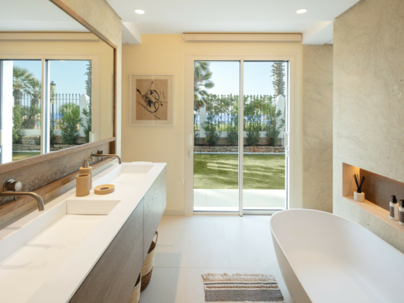 Golden Mile  – 5B Beachfront Villa – For Rent