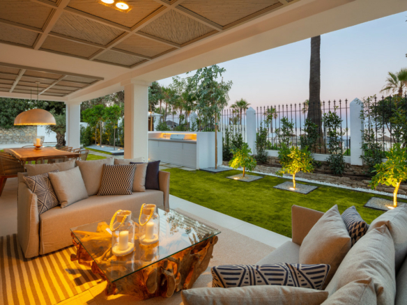 Golden Mile  – 5B Beachfront Villa – For Rent