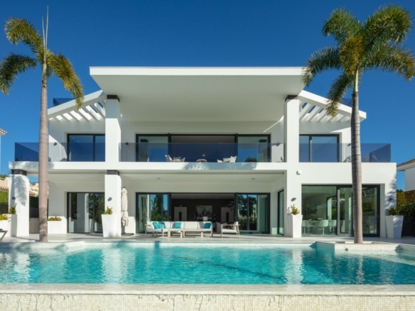 SOLD – Nueva Andalucia -Modern 5B Villa – Central – Key ready
