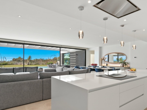 Marbella East – Modern 6B Villa – Sea Views – Gated