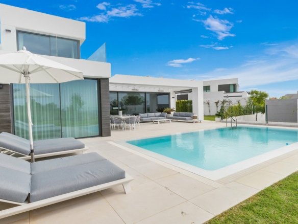 Marbella East – Modern 6B Villa – Sea Views – Gated
