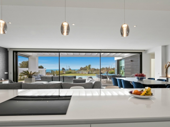 Marbella East – Modern 6B Villa – Sea Views – Gated