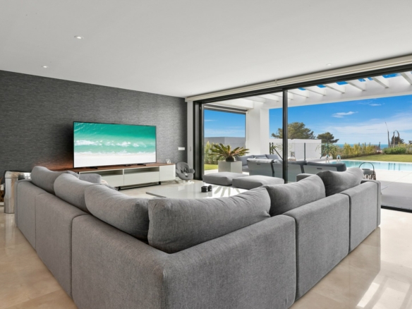 Marbella East – Modern 6B Villa – Sea Views – Gated