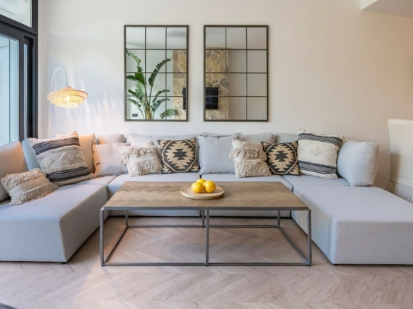 Nueva Andalucia – 3B Townhouse -1st Line Golf – Key ready