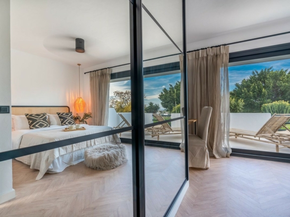 Nueva Andalucia – 3B Townhouse -1st Line Golf – Key ready