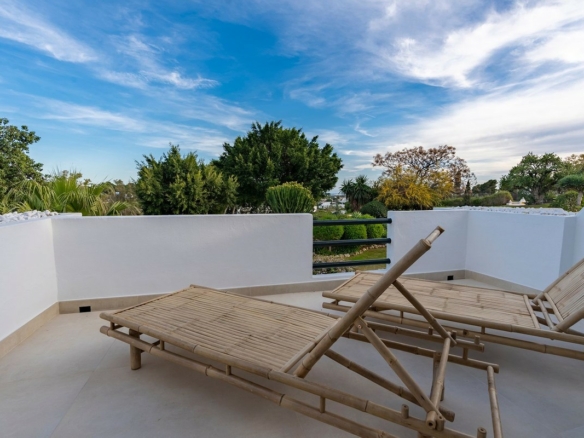 Nueva Andalucia – 3B Townhouse -1st Line Golf – Key ready