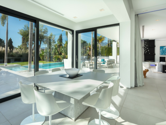SOLD – Nueva Andalucia -Modern 5B Villa – Central – Key ready