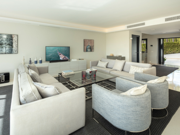 Nueva Andalucia – 5B Villa – Key Ready  – Sea Views
