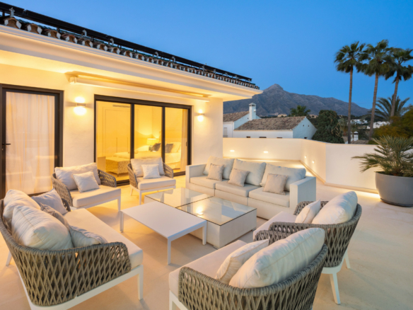 Nueva Andalucia – 5B Villa – Key Ready  – Sea Views