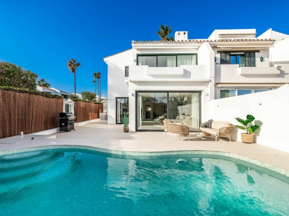 San Pedro -4B Townhouse – Turn Key -Near Facilities