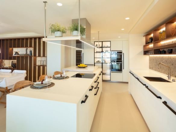 Golden Mile  – 5B Beachfront Villa – For Rent